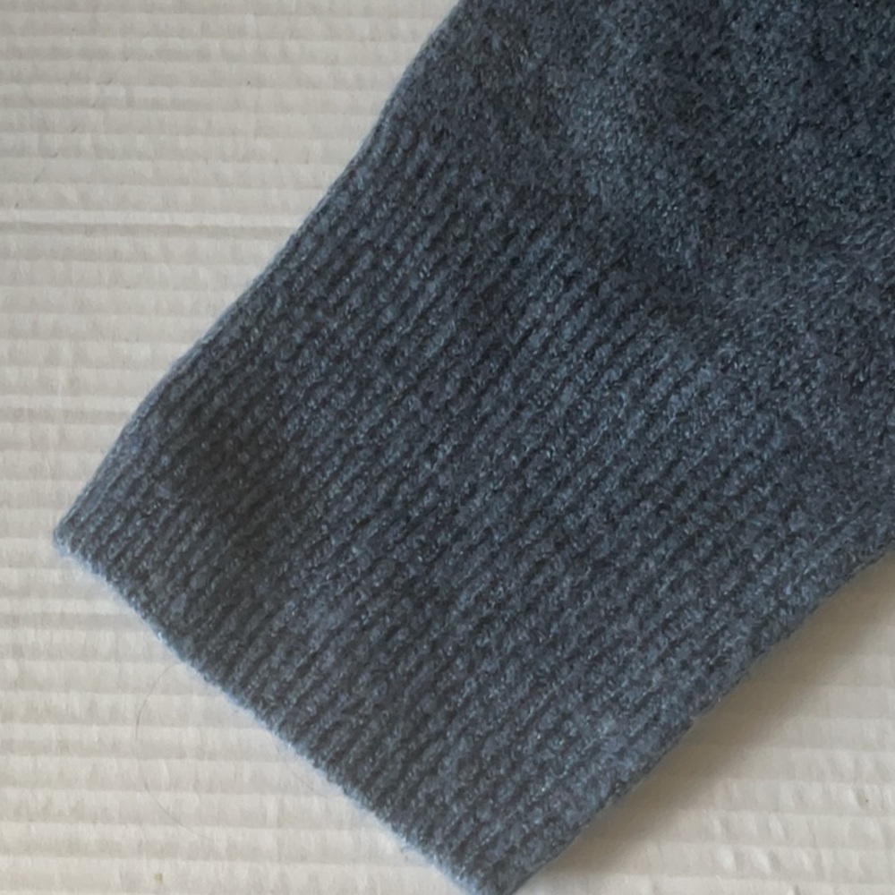 Ricki's Gray and White Crew Neck Sweater Frosty and Fabulous - Picture 4 of 5